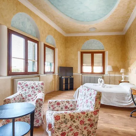 Lady Guest house 2*
